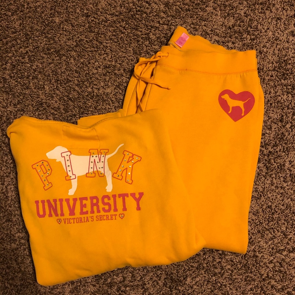 Victoria’s Secret link sweat suit
